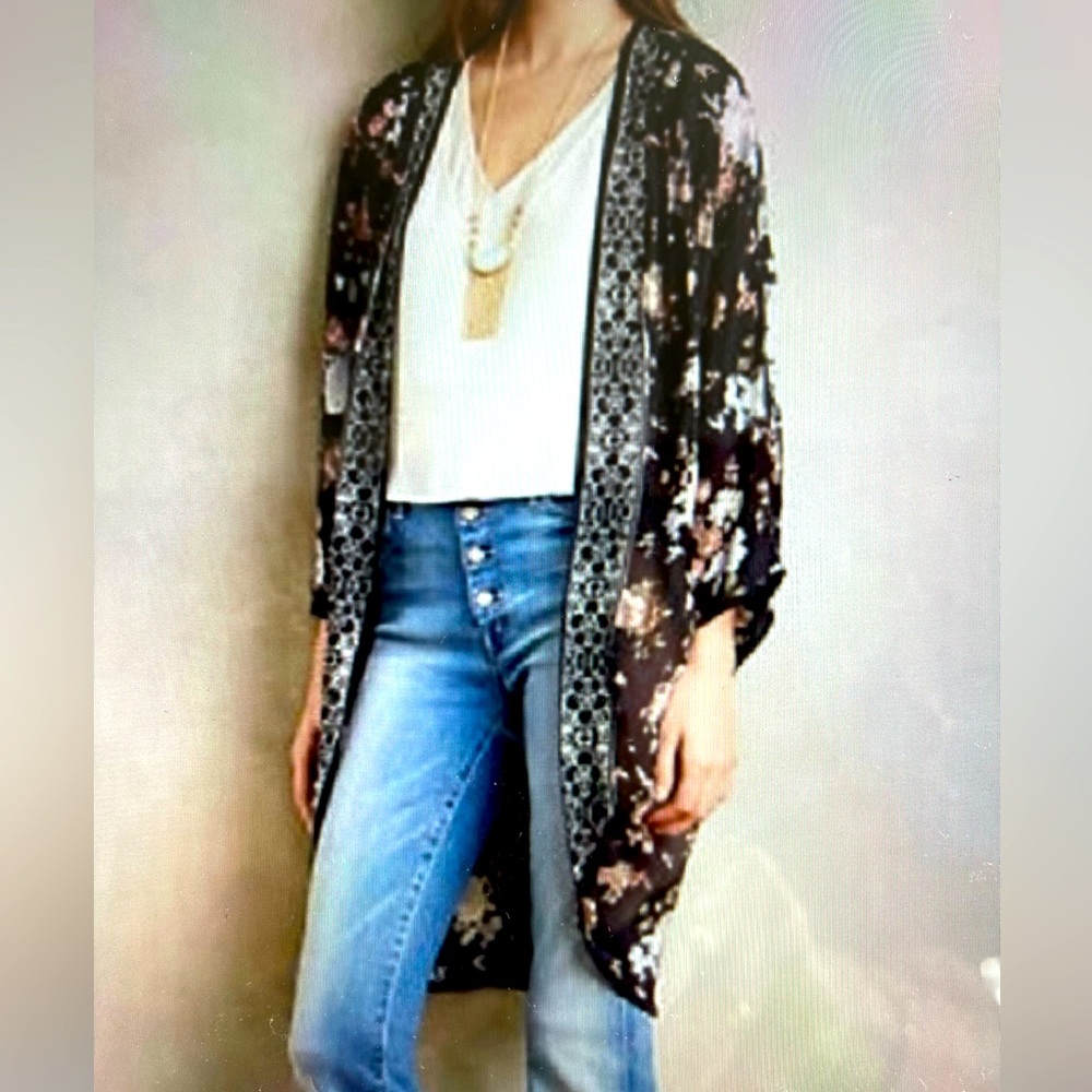 Anthropologie Feathers by Tolani Boho-inspired Floral Kimono, One Size.